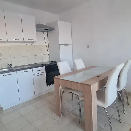 Apartment Apartmani Domink
